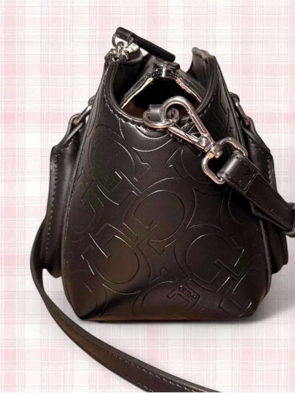Guess compact dual